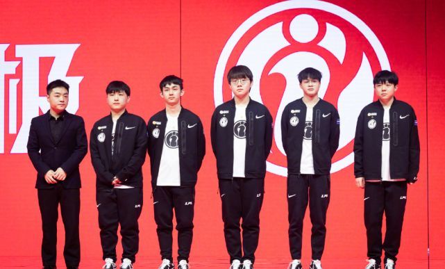 年轻中锋在 年轻中锋在